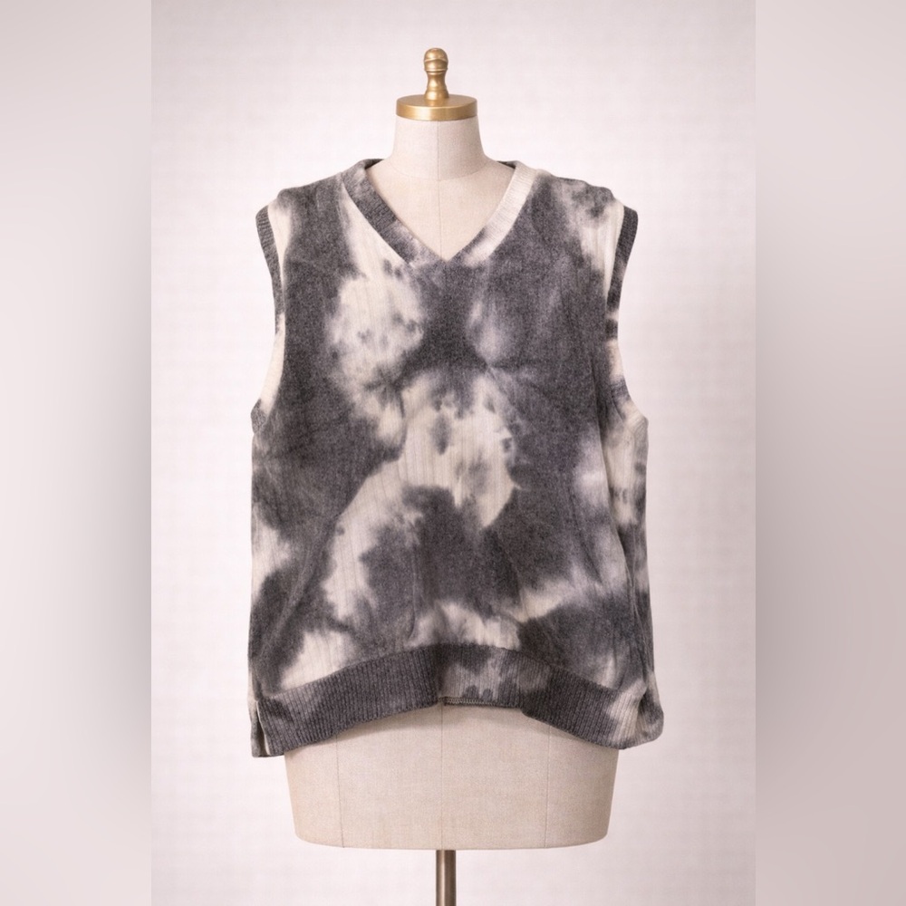 33 Field Trip tie-dye sleeveless sweater vest (one size)